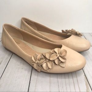 B.O.C. Light Tan Flower Ballet Flats Sz 7.5